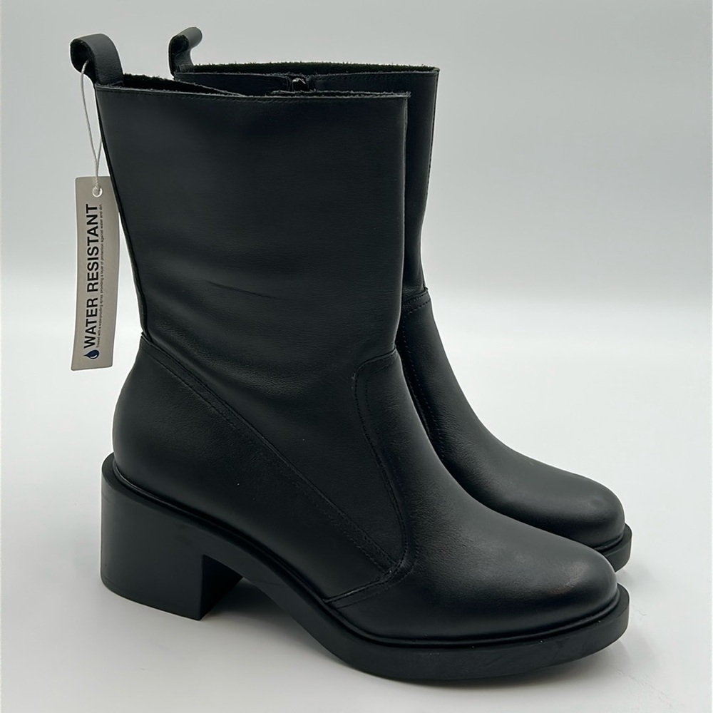 2118- André Assous Leather Ankle Boots Water Resistant Size 9.5 NWT